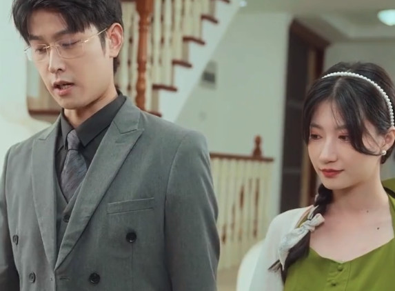 冰山上的来客 相关产品