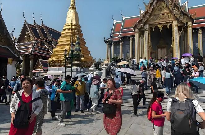 伟大的缺席 相关产品