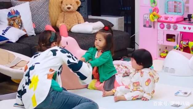 他悄悄溜进她的私信里