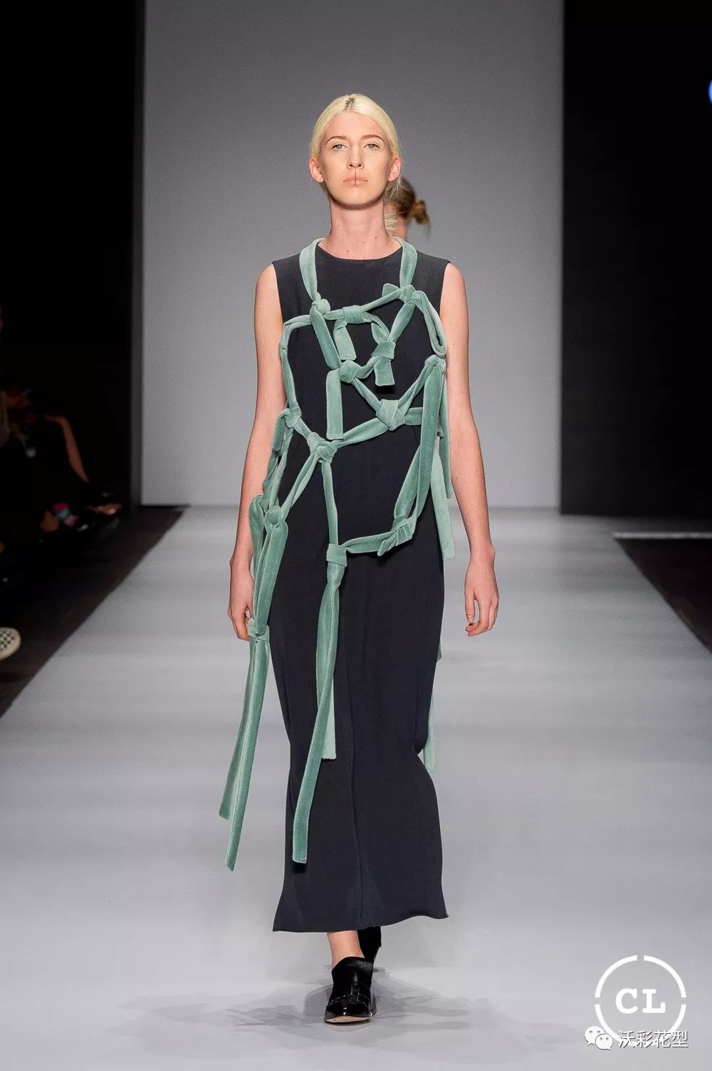 俏如彩蝶飞飞飞