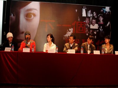 僧侣和枪 产品图片