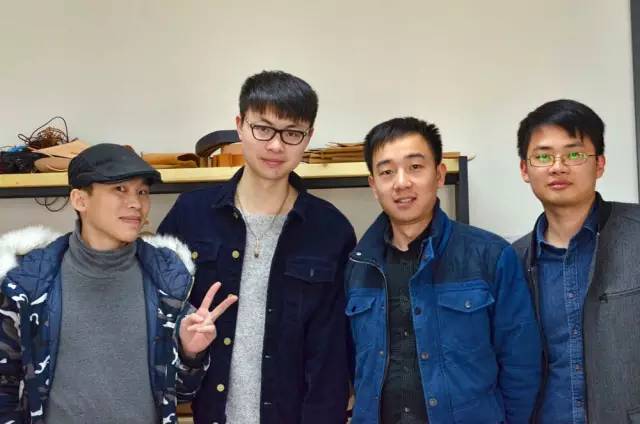 在魔鬼门前 产品图片