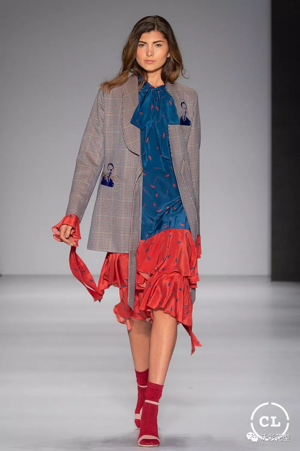 优雅的世界（上部） 相关产品